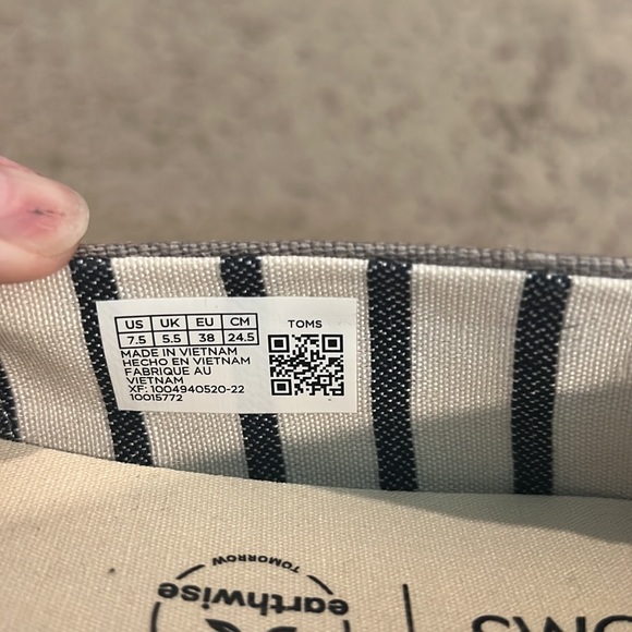 Tom’s Alpargata Heritage Canvas shoes, like new, never worn, size 7.5 Women’s. - Picture 4 of 7